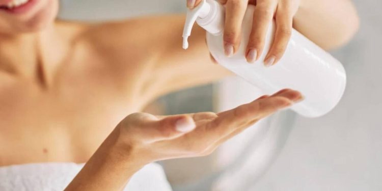 Duşda sabun, yoxsa gel istifadə edilməlidir? Mütəxəssislər açıqladı