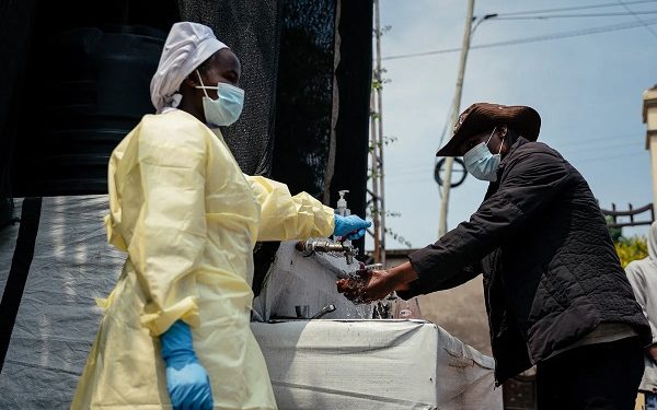 Ebola qorxusu böyüyür: Peyvənd yoxdur