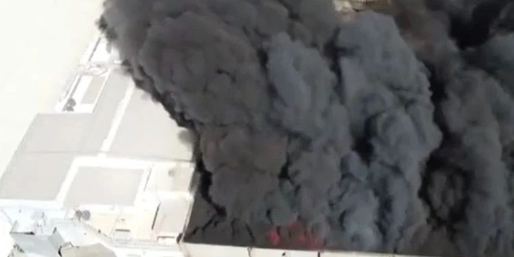 Ticarət mərkəzində yanğın: 5 ölü, 12 yaralı