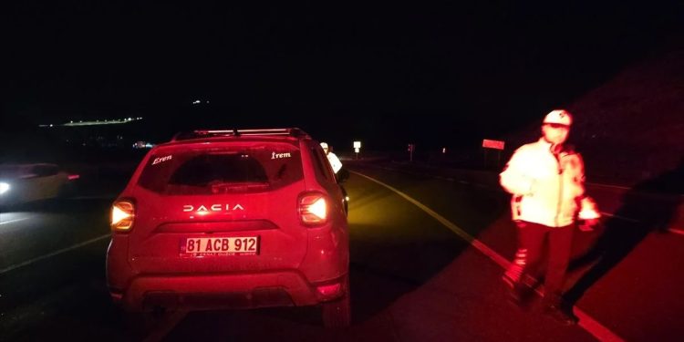 Minik avtomobili piyadanı vurdu