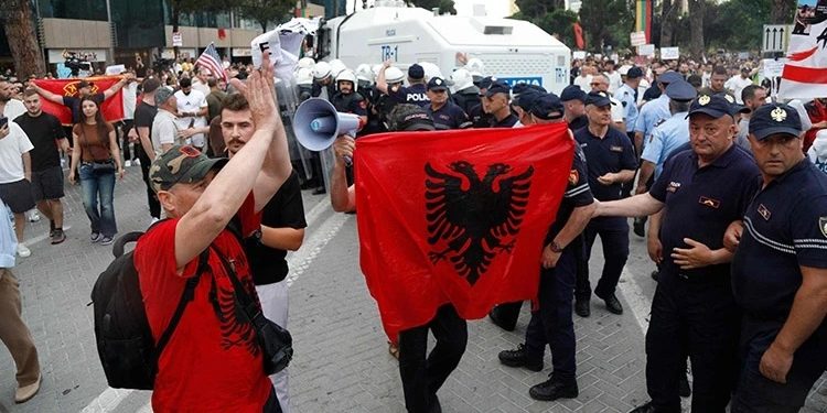 Albaniyada etirazlar böyüdü