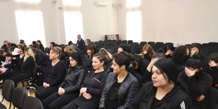 Həbsxanada doğulan körpənin taleyi necə olur? – “Ananın yanında...”