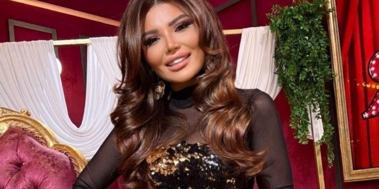 Afaq Gəncəli yeni görünüşü ilə diqqət çəkdi