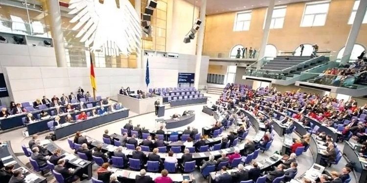 Deputatlar maaş artımından imtina etdi