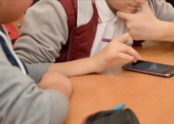 Fransada telefon qadağası