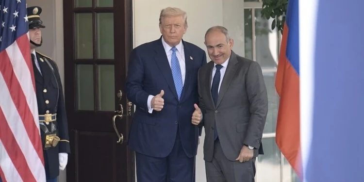 Trampdan Paşinyana təbrik
