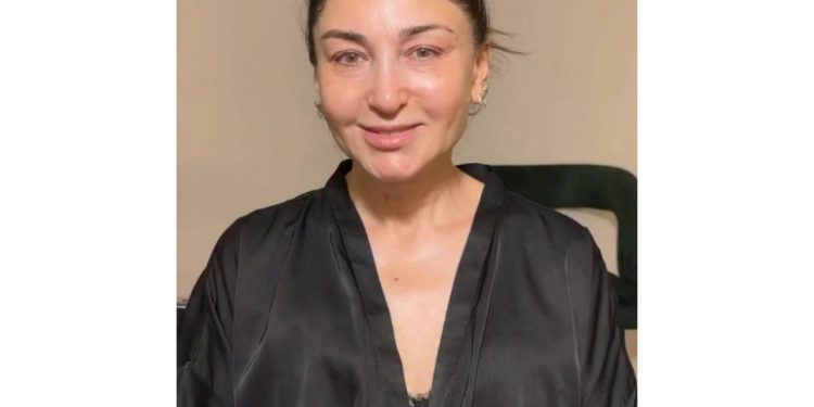 Əməkdar artist makiyajsız halını paylaşdı - VİDEO