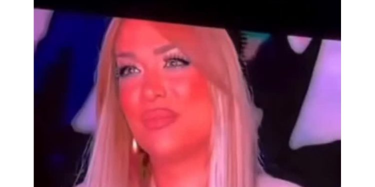 Meyxanaçının konsertində xanımından SÜRPRİZ - VİDEO