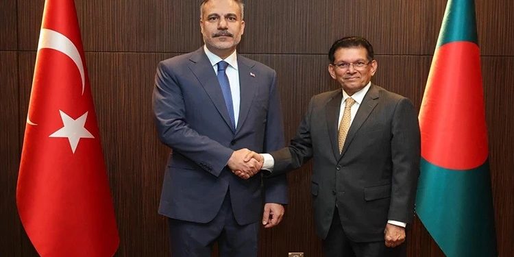 Hakan Fidan Banqladeşə səfər edib