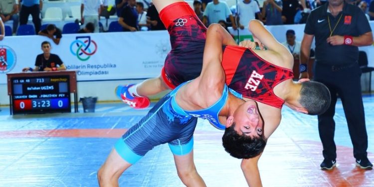 Məktəblilərin Respublika İdman Olimpiadasında güləş yarışları başa çatıb