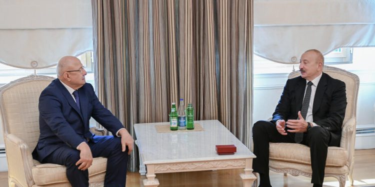 Prezident İlham Əliyev Dağıstanın tanınmış ictimai-siyasi xadimi Qurban Qurbanova “Dostluq” ordenini təqdim edib - VİDEO-FOTOLAR