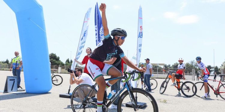 Məktəblilərin Respublika İdman Olimpiadasında velosiped yarışlarına yekun vurulub