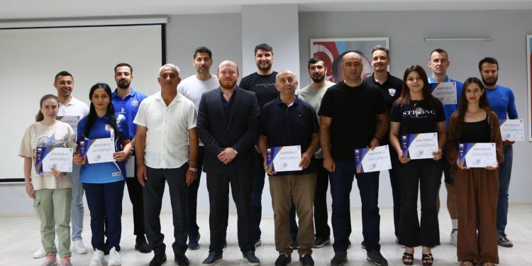 Voleybol məşqçiləri üçün “Təhlükəsiz idman – hamı üçün” mövzusunda seminar keçirilib