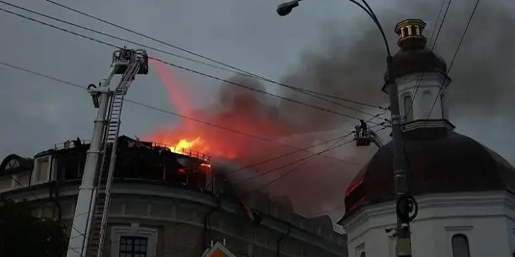 Rusiya Ukraynaya genişmiqyaslı hücum etdi