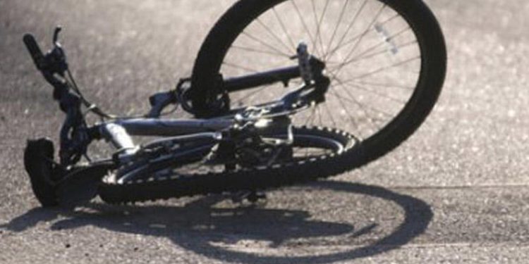 Velosiped sürən uşağı maşın vurdu