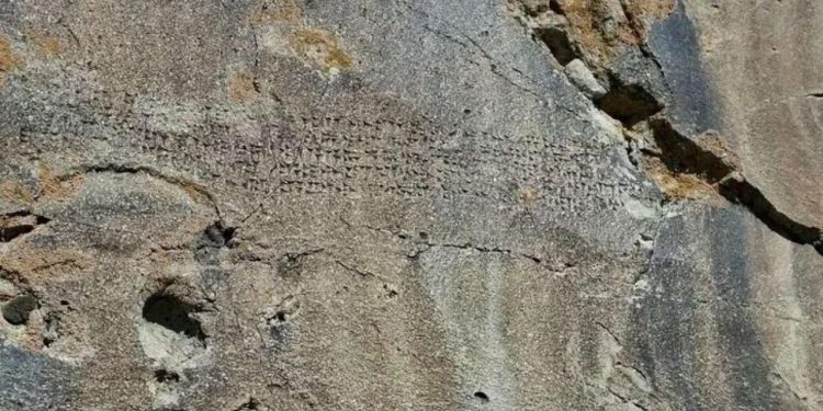 Azərbaycanda 2800 illik yazı tapıldı