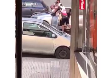 Portuqaliyada velosipedçi qadın sürücünü döydü – VİDEO