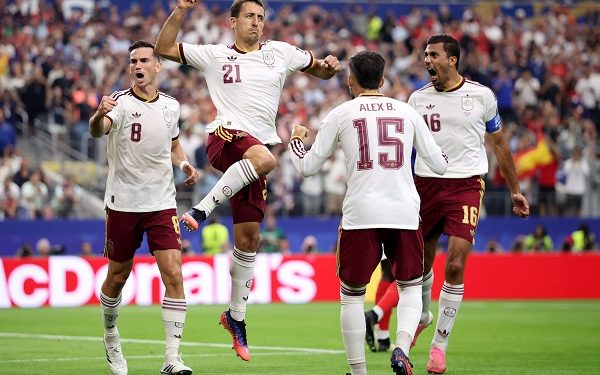 İspaniya finala vəsiqə qazandı