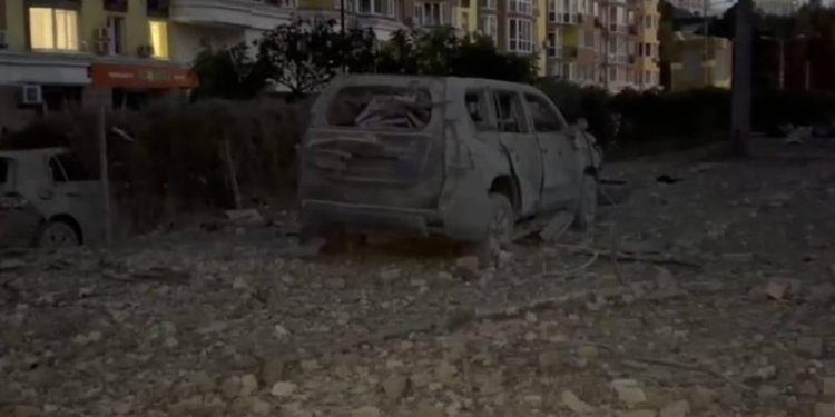Kiyevdə raket hücumu: Azərbaycanın səfirliyinə ziyan dəydi