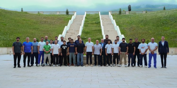 Rəşad Nəbiyev Qusarda təlim-məşq toplanışını davam etdirən kişilərdən ibarət milli komandamızın üzvləri ilə görüş keçirib