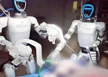 Robot cərrahlar uğurlu əməliyyat apardı
