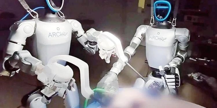 Robot cərrahlar uğurlu əməliyyat apardı