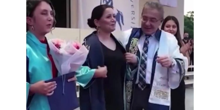 Anasının gözləri ilə məzun oldu -VİDEO