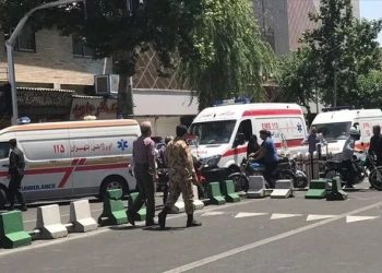 İranda polisə silahlı hücum