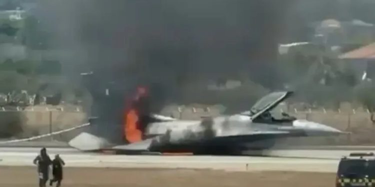 Yunanıstanın F-16 təyyarəsi məcburi eniş edib