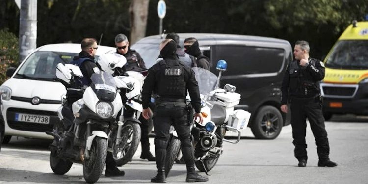 Yunanıstanda polis güllələdiyi gənc öldü