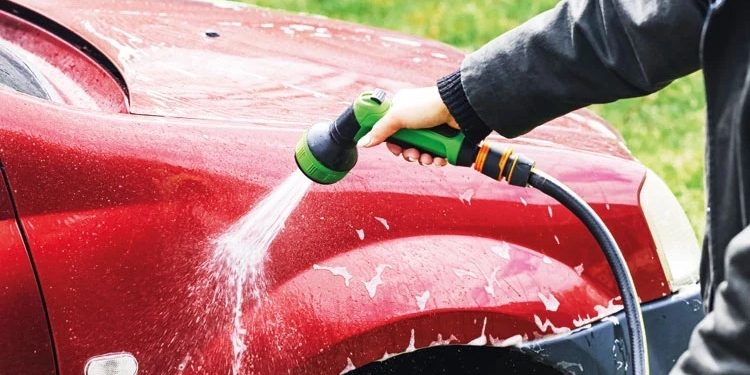Münhendə avtomobil yumaq qadağan edildi