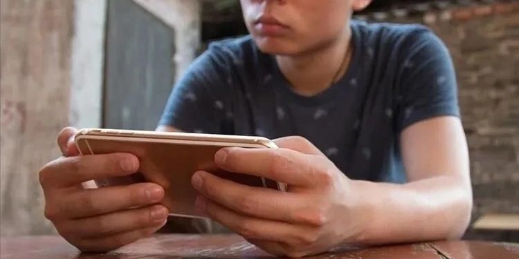Telefon uşaqların oxu bacarığına təsir edir