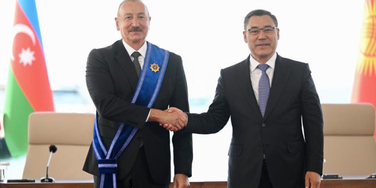 Azərbaycan Prezidenti İlham Əliyev və Qırğızıstan Prezidenti Sadır Japarovun təltifolunma mərasimi keçirilib - FOTOLAR