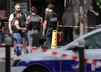 Parisdə bıçaqlı hücum baş verib