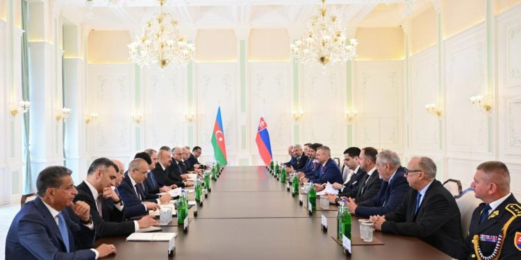 Prezident İlham Əliyevin Şuşada Slovakiya Prezidenti ilə geniş tərkibdə görüşü olub - FOTOLAR