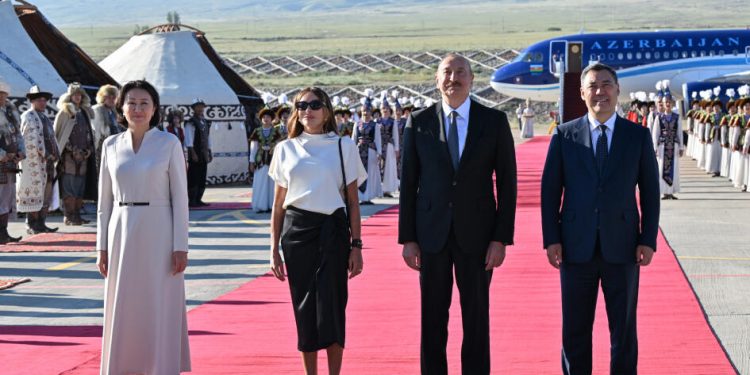 Prezident İlham Əliyev Qırğızıstana dövlət səfərinə gəlib - FOTOLAR