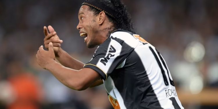 Ronaldinyo bir qurtum Pepsiyə görə milyonlarla dollarlıq sponsordan belə olmuşdu - VİDEO