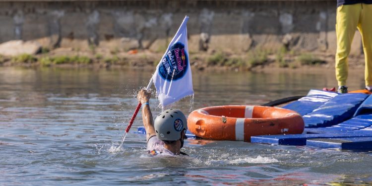 150 IŞTIRAKÇI, BIR BAYRAQ VƏ SAYSIZ-HESABSIZ CƏHD: RED BULL YAĞLI DIRƏK PIRALLAHIDA HƏYƏCAN DOLU ANLAR YAŞATDI