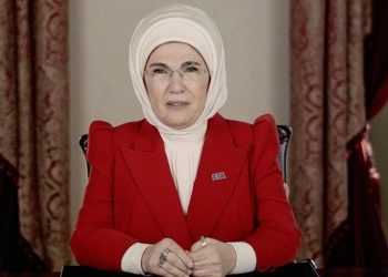 Makron əlini öpmək istədi – Əminə Ərdoğanın reaksiyası… – VİDEO