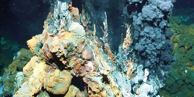 Yaponiyada dənizin dibində zəngin qızıl yatağı aşkarlandı