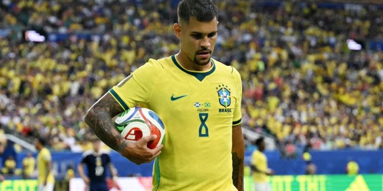 40 il sonra penalti qaçıran ilk braziliyalı oldu