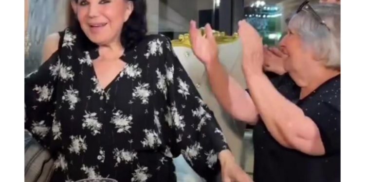 85 yaşlı Flora Kərimova ad günündə kövrəldi, səhhətində problem olsa da, rəqs etdi - VİDEO
