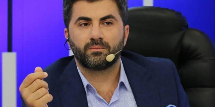Kökələn Zaur Baxşəliyev izləyicisinə əsəbiləşdi: "Qarın da mənimdir, piy də..."