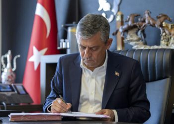 Özgür Özel və daha 91 deputat CHP-ni tərk etdi – Yeni partiya yaradılır