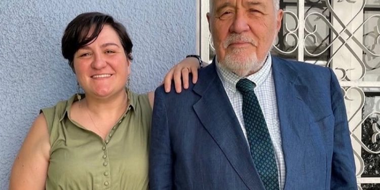 Qızı İlber Ortaylının əşyalarını 7-8 manatdan satır…