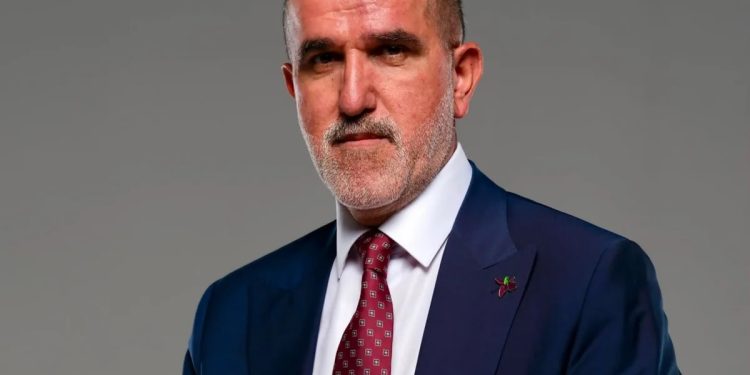 Prezident İlham Əliyev Rauf Arifoğlunu təltif etdi