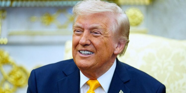 Trampın şəkli olan sikkə buraxılır