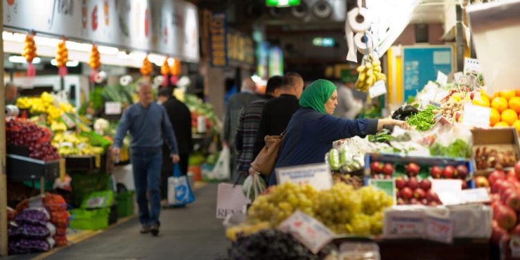 Bakıda bazarda bir meyvənin qiyməti 43 manat