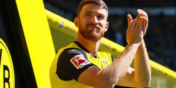 “Beşiktaş” Salih Özcanı transfer etdi