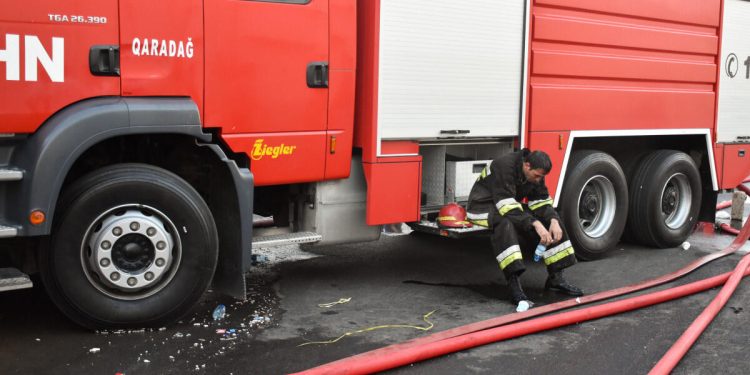 Müşfiqabadda yaşayış binasında yanğın olub
